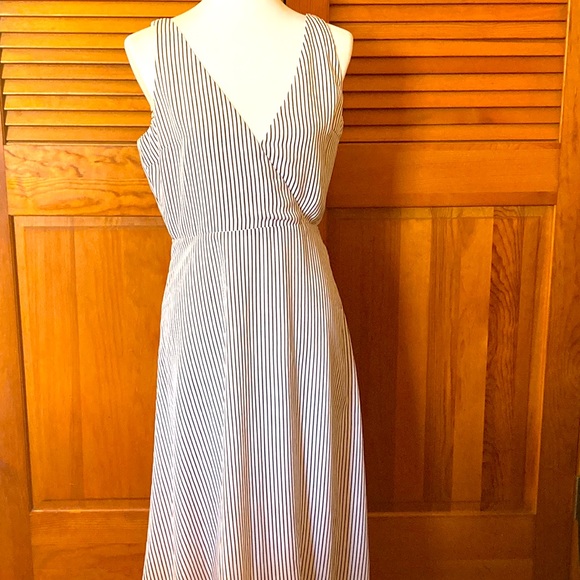 Line + Dot, Striped V-neck maxi dress size M - Picture 8 of 8